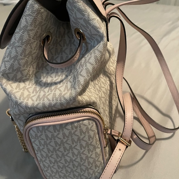 Michael Kors Large blush and cream backpack - Picture 3 of 12